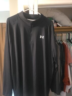 Under Armour Men’s Black Long-Sleeve Quarter Zip Pullover